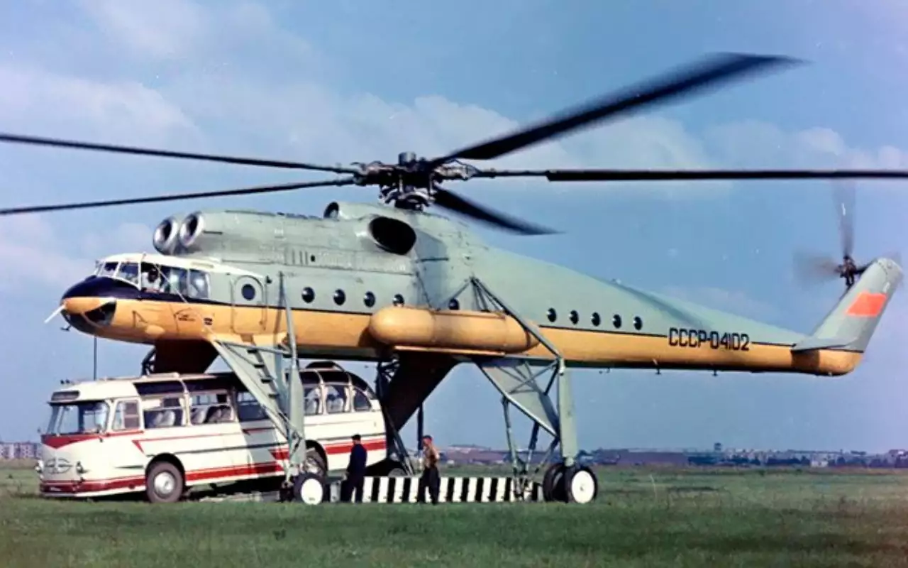 Тяжелый вертолет Ми-10