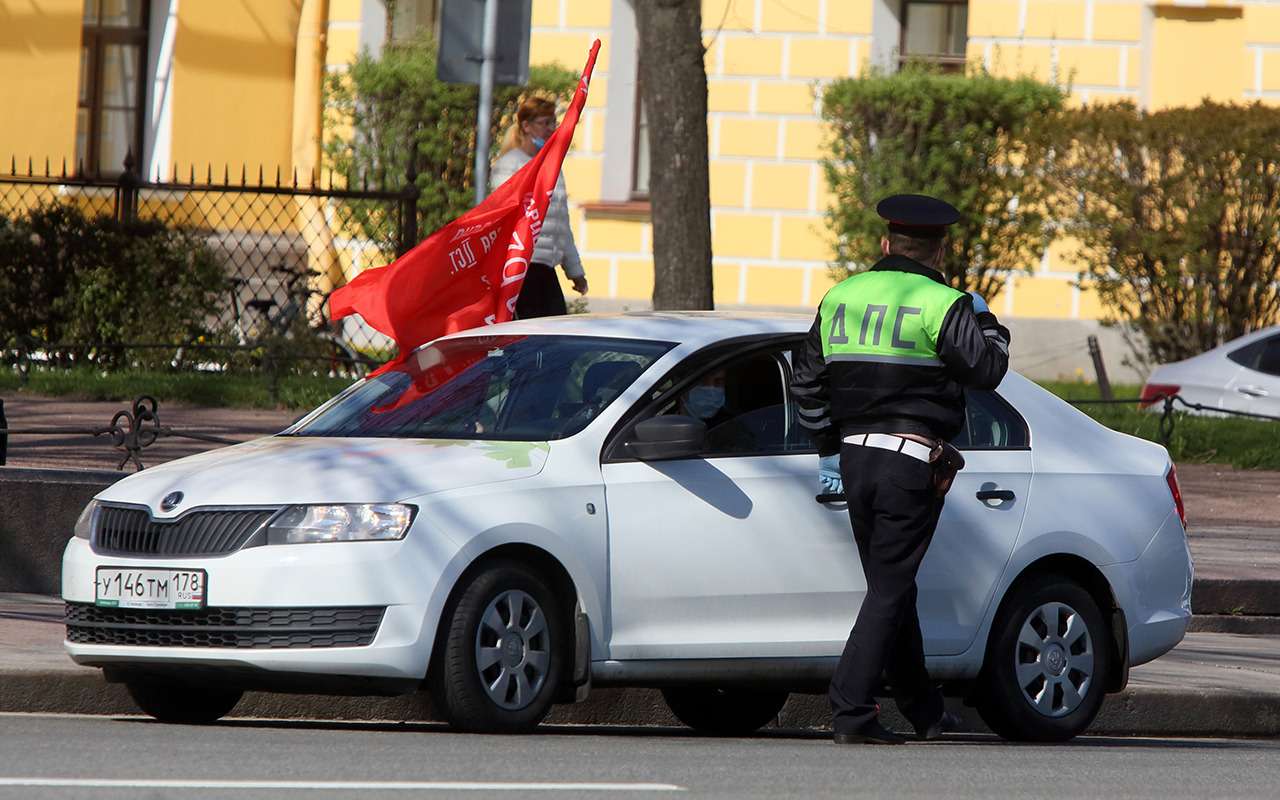 За портреты героев на машинах штрафовать не будут. При одном условии
