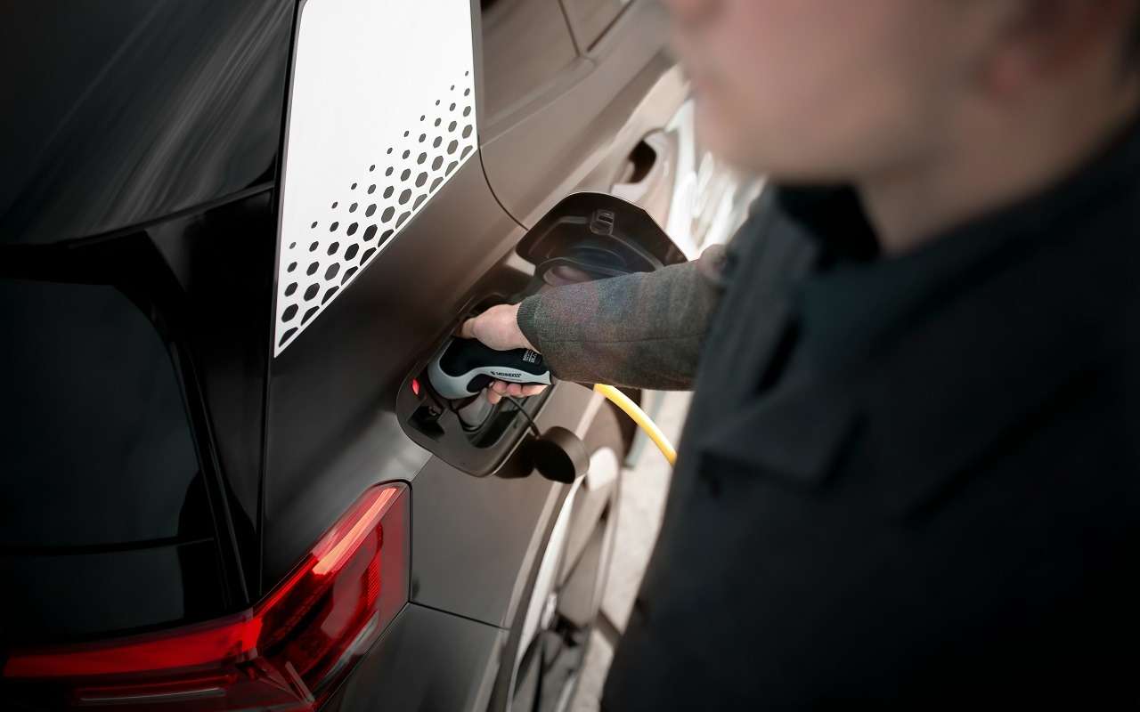 Лихачев: Россия будет поставлять платформу с зарядным устройством для электрокаров