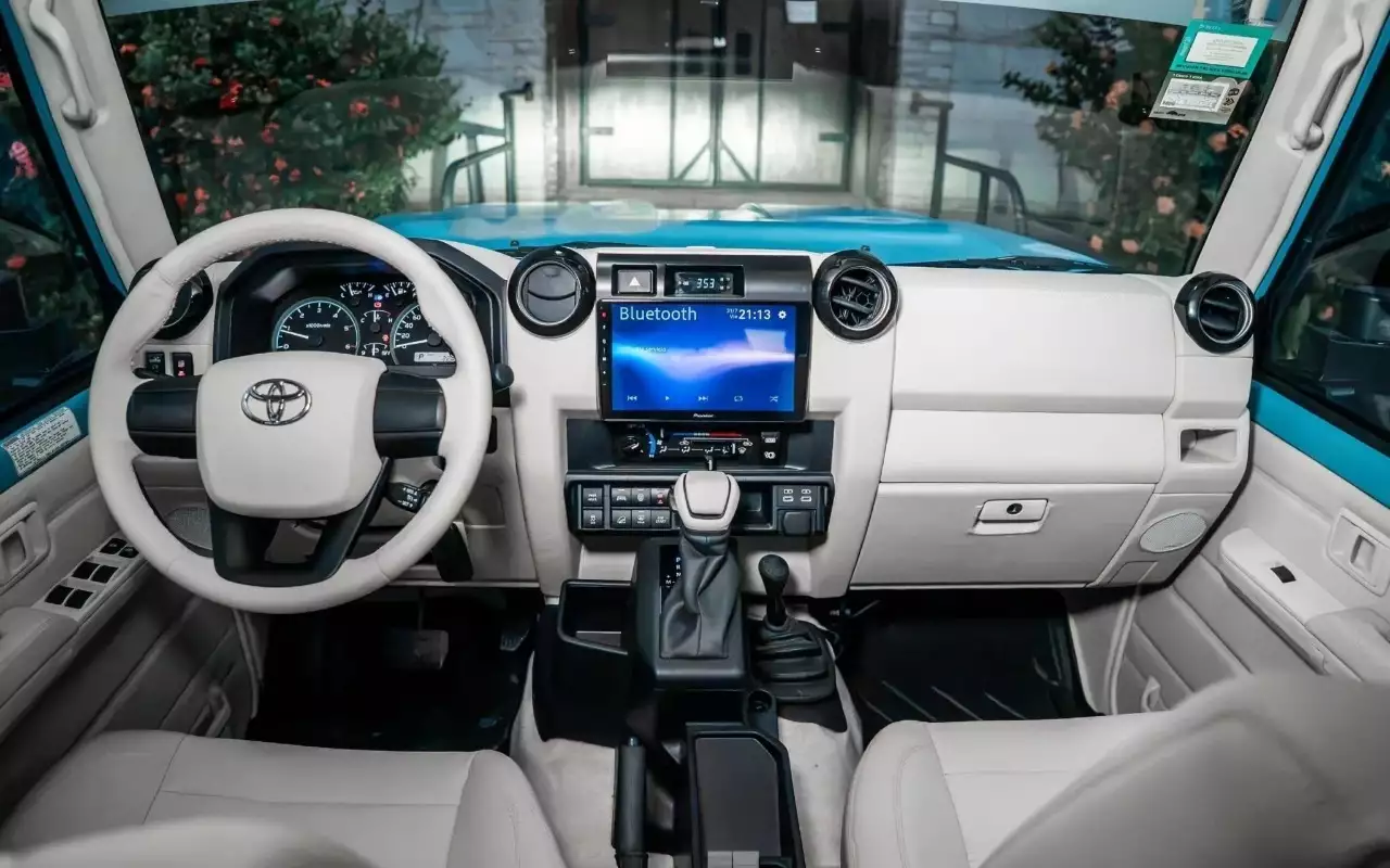 Toyota Land Cruiser LC76