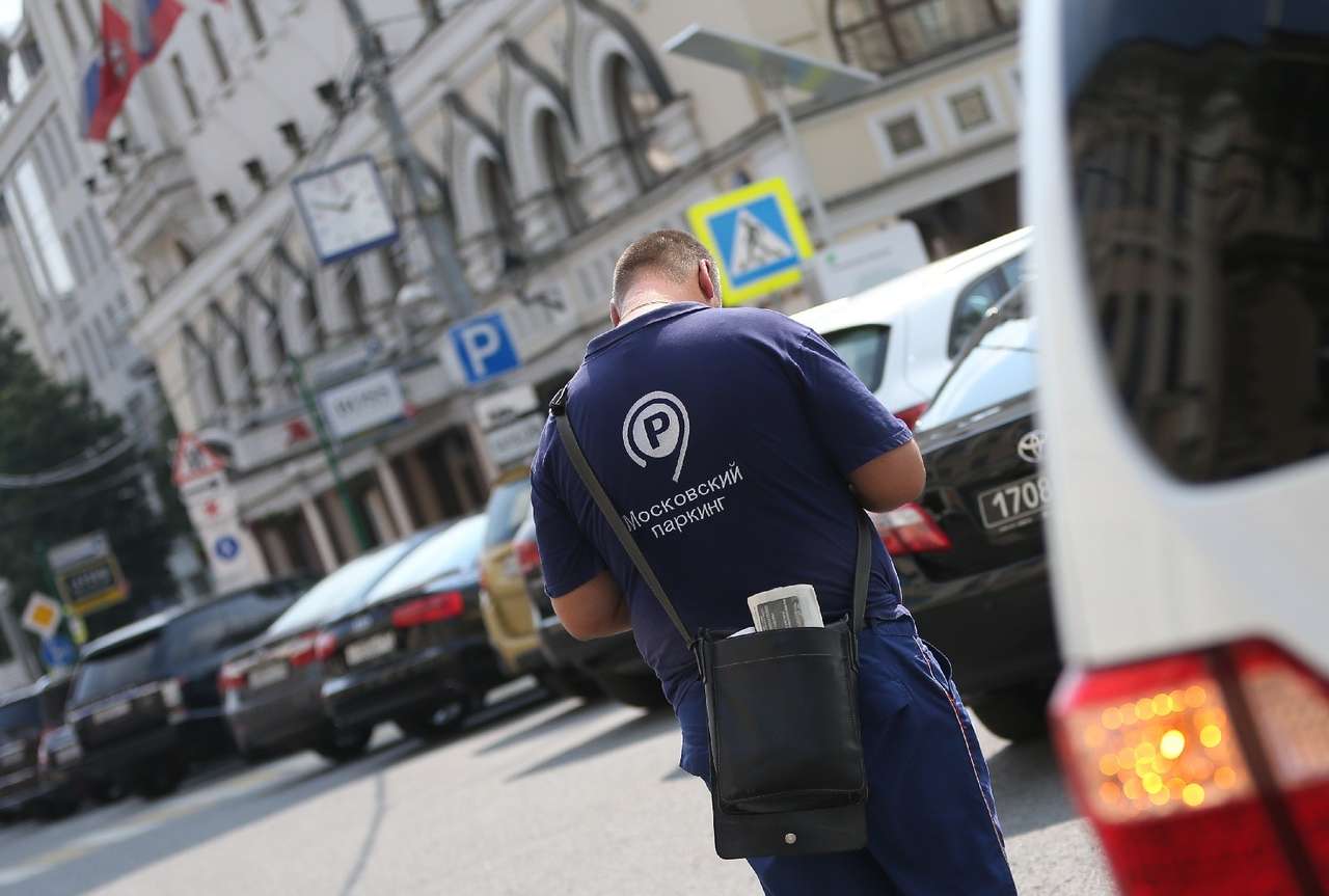 Парконы присмотрят за тротуарами и пешеходными переходами