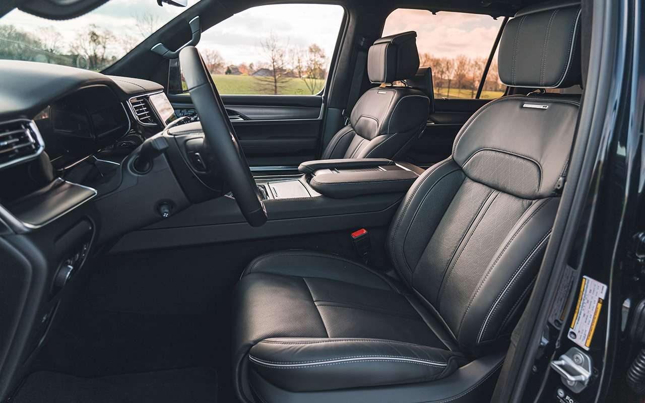 Интерьер Jeep Grand Wagoneer L