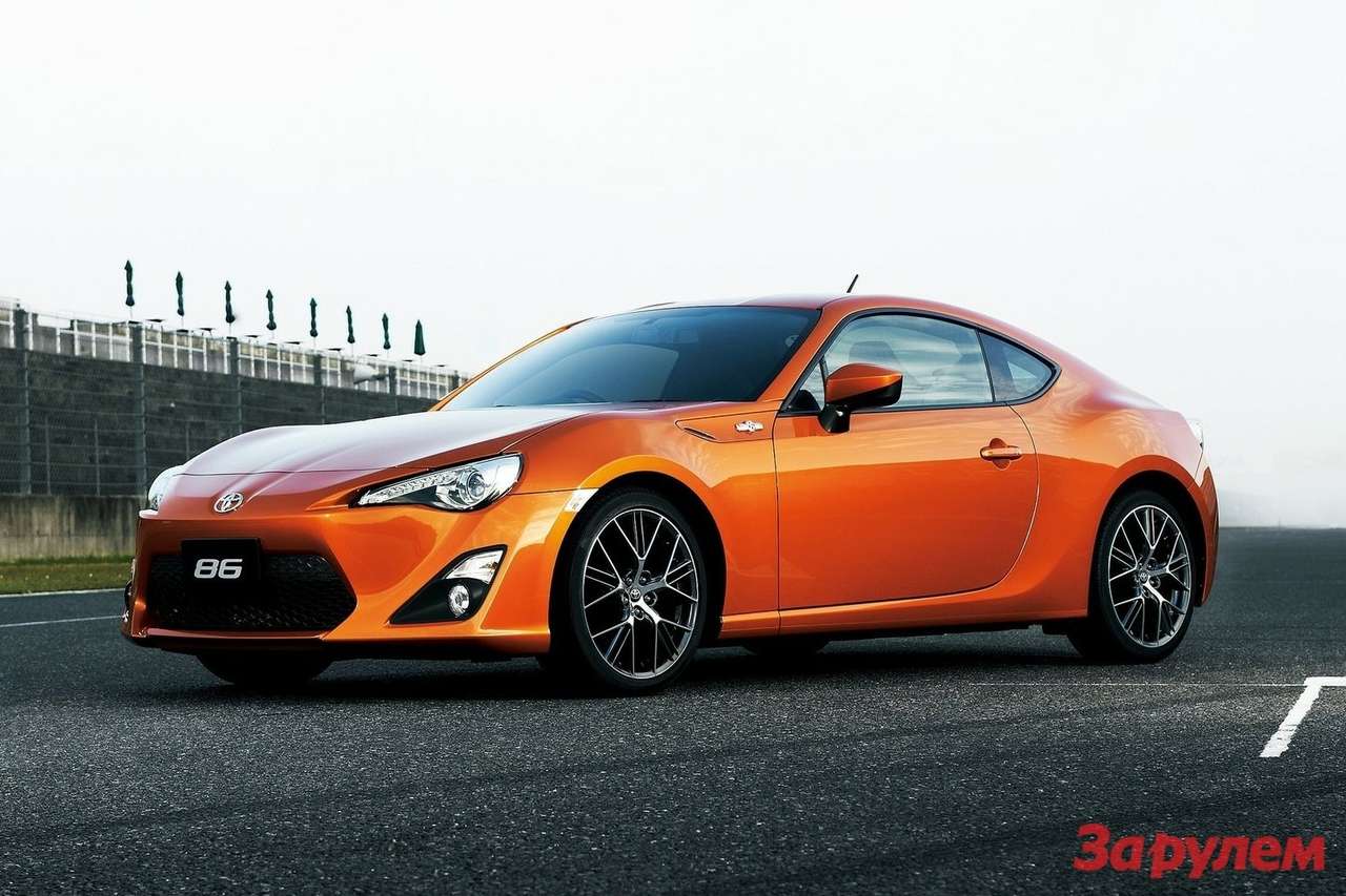 Турбонаддуву Тецуя Тада по-прежнему говорит нет. Основные причины таковы: задержки на подачу топлива, сравнительно низкие максимальные обороты, невыразительный звук выхлопа, нелинейность кривой крутящего момента и просто отсутствие требуемого для турбокомпрессора и интеркулера пространства под капотом