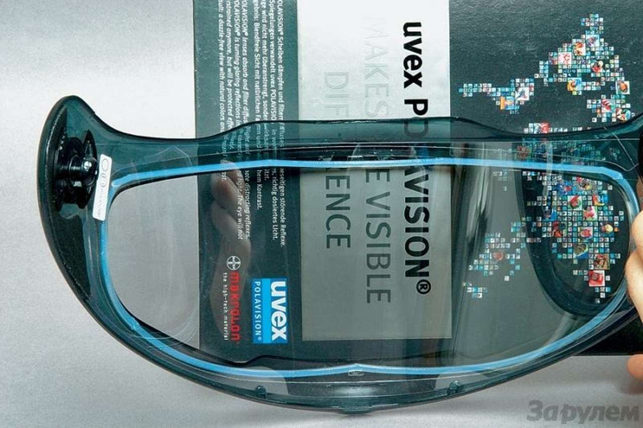 Из рогатки по стеклу