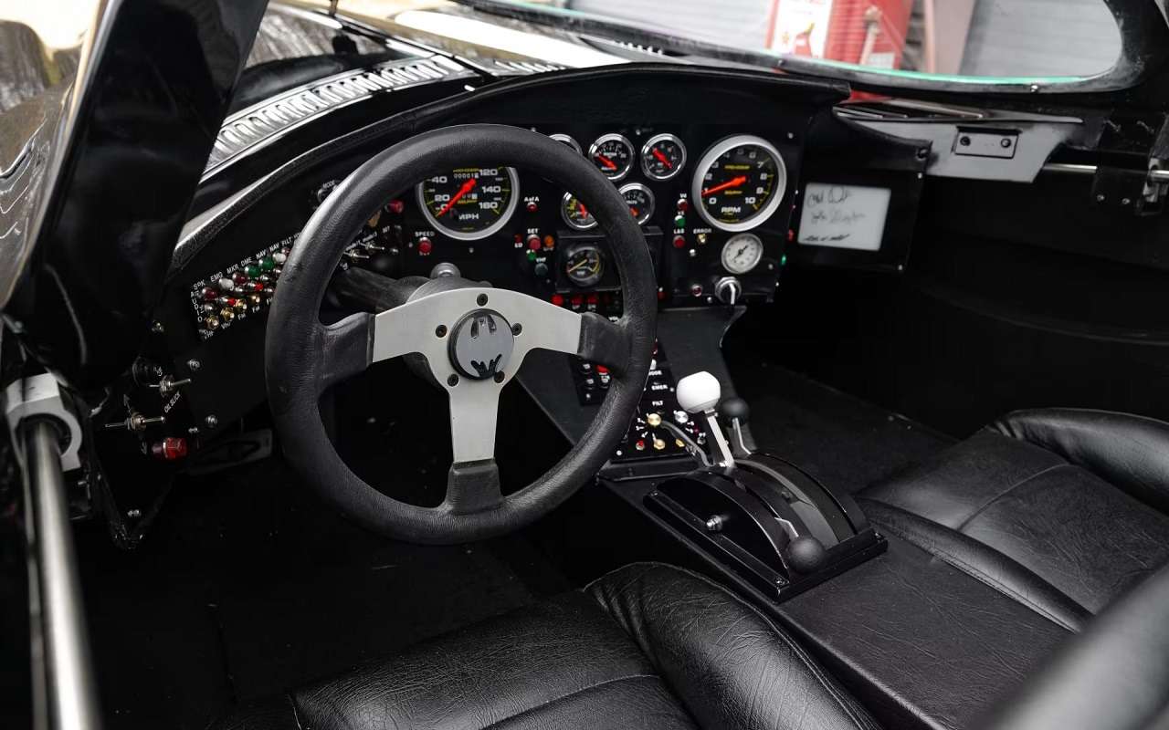 Интерьер реплики Бэтмобиля