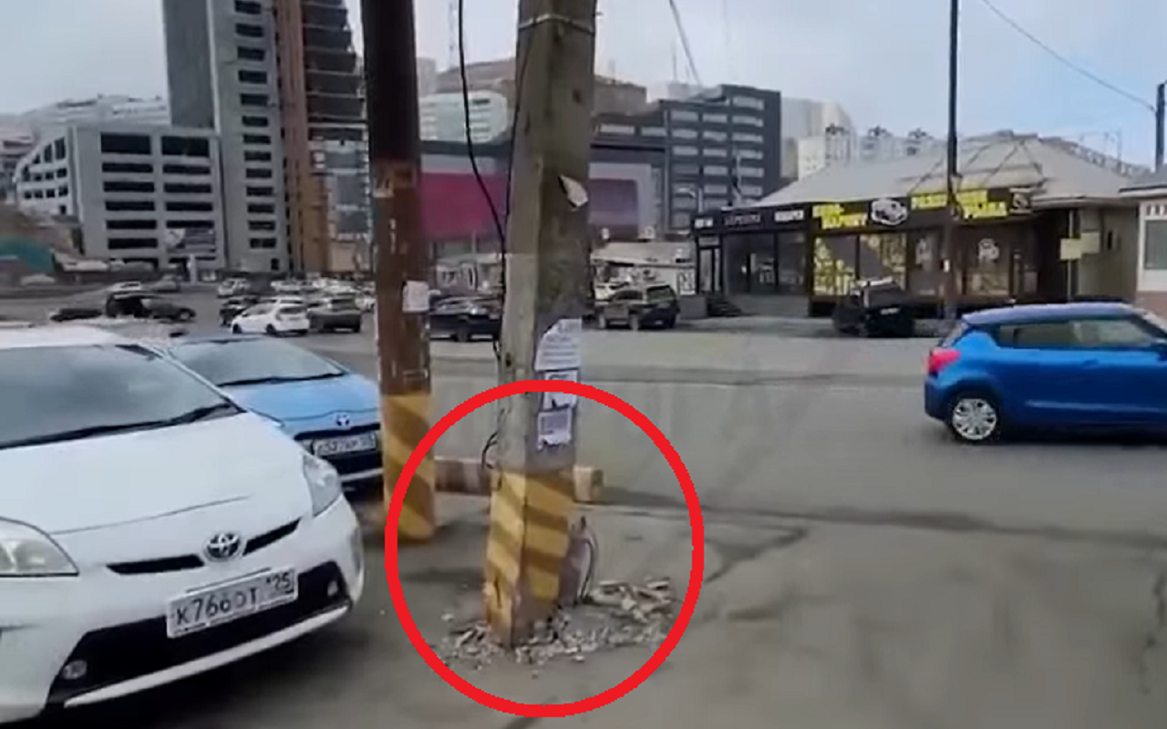 Вот-вот рухнет: во Владивостоке появился «пизанский» столб