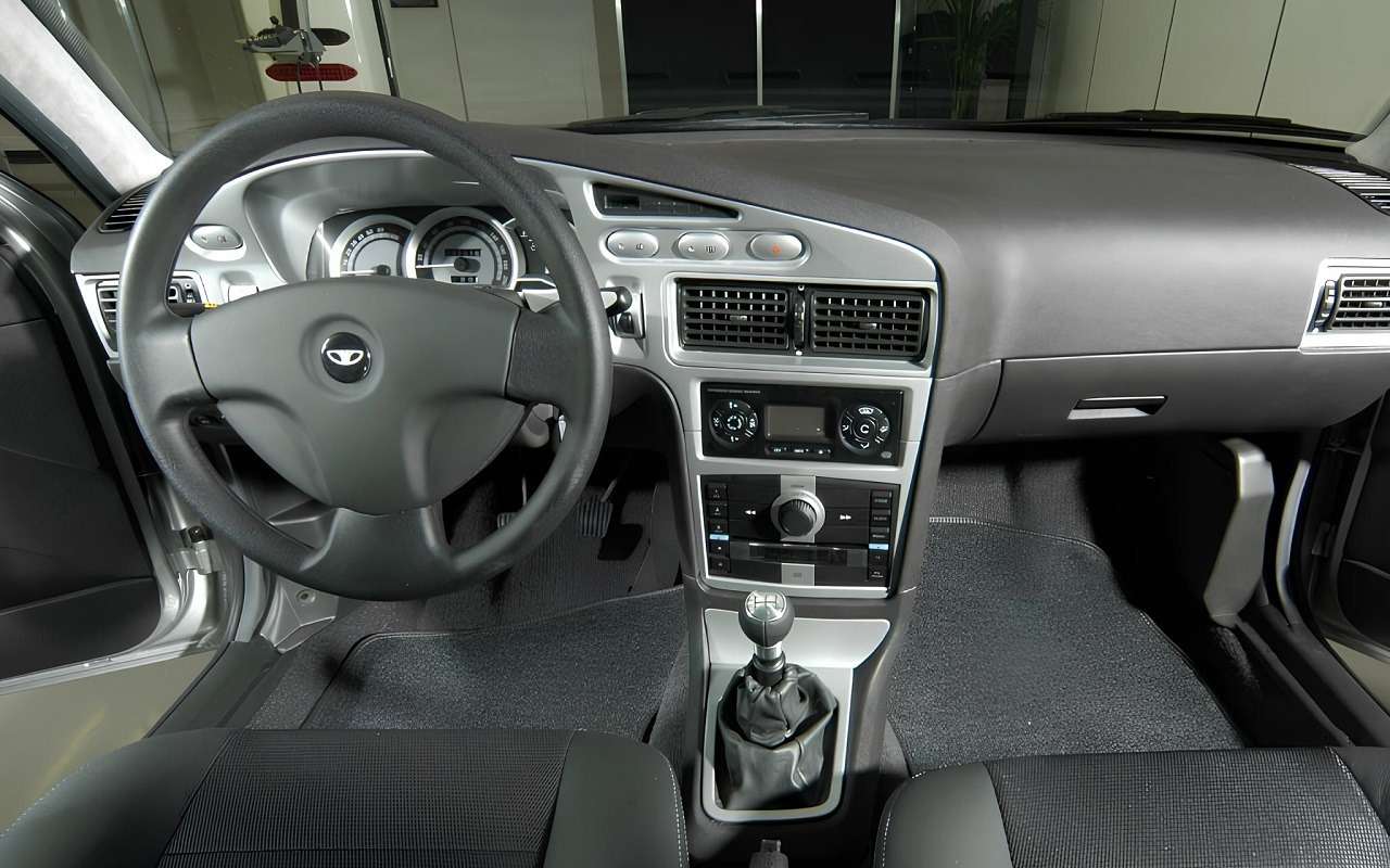Интерьер Daewoo Nexia
