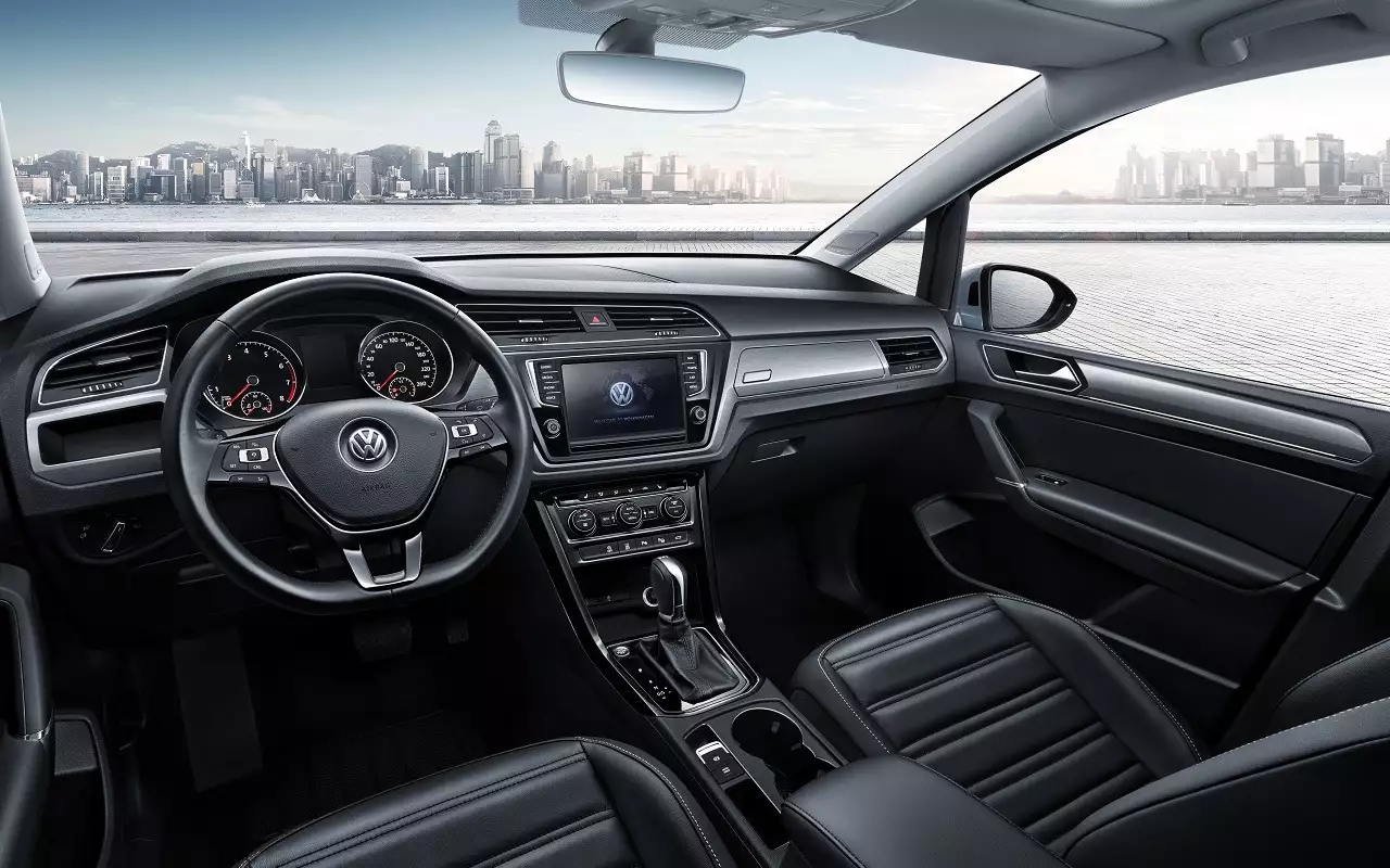 Интерьер Volkswagen Touran