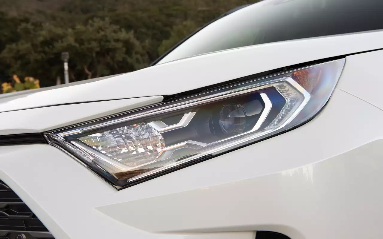 Toyota RAV4 теперь можно купить по параимпорту и даже дешевле «китайцев»