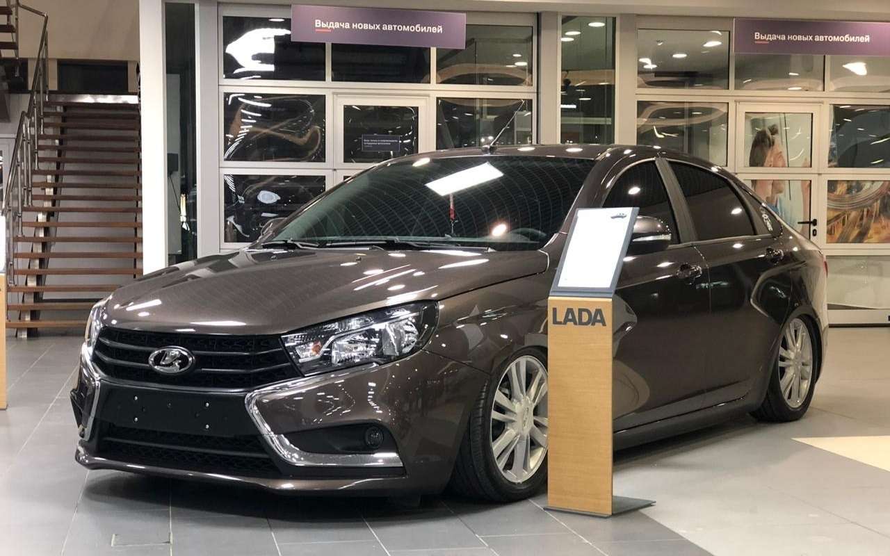 У дилеров АВТОВАЗа появились заниженные Lada Vesta