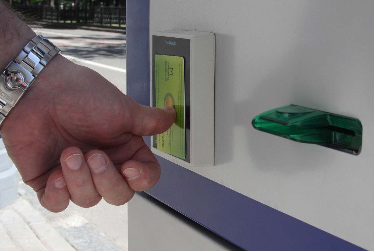 Семь новых платных парковок под эстакадами появятся в Москве