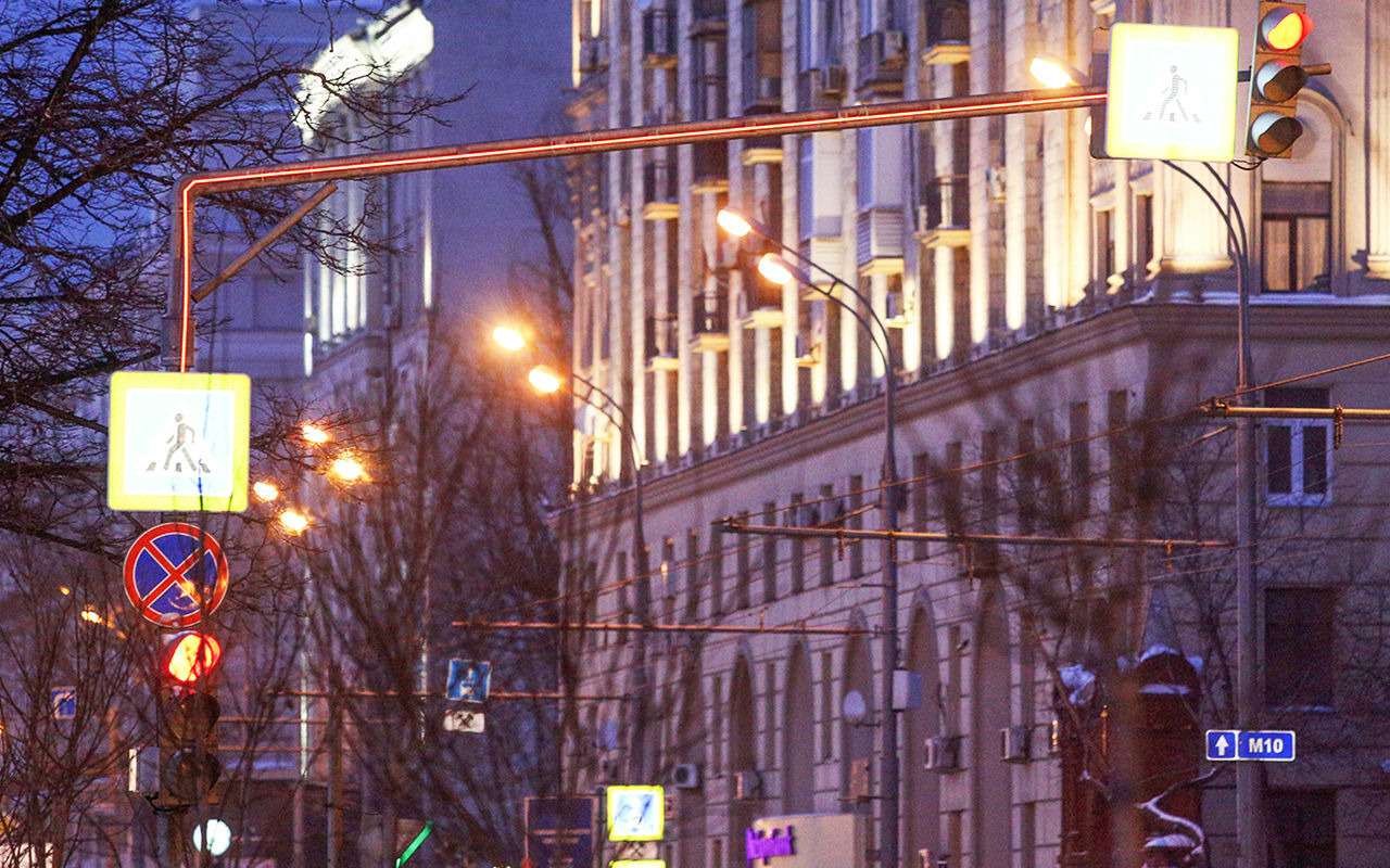 Москва обрастает «умными» светофорами