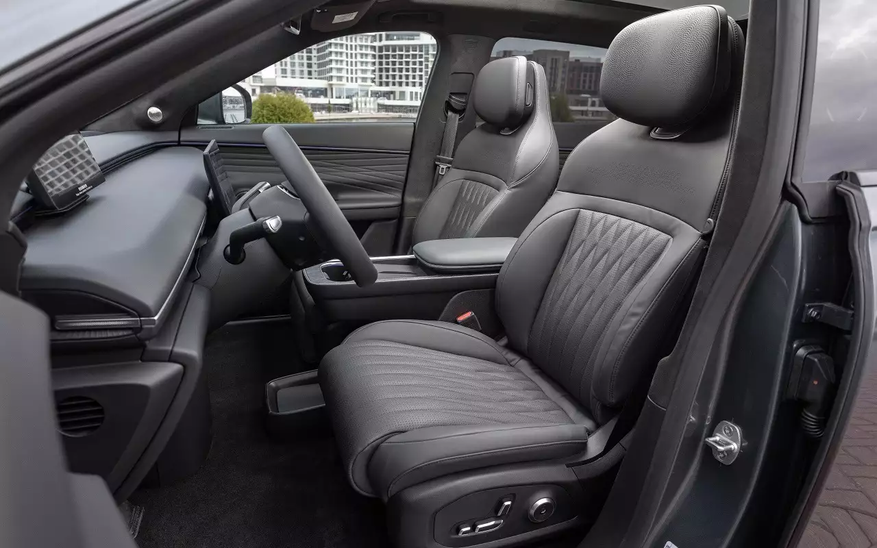 Интерьер Exlantix ET