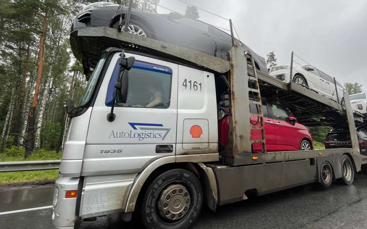 Подсчитали, сколько «серых» машин завезли за полгода