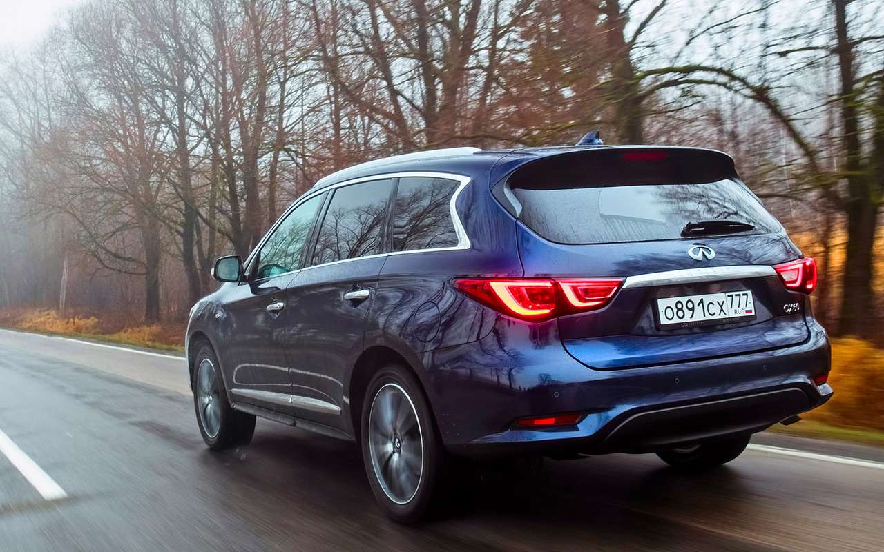 Рестайлинг выдают также акулий плавник антенны и хромированные накладки на дверях. Появились два новых цвета кузова – серо-зеленый и серо-голубой.