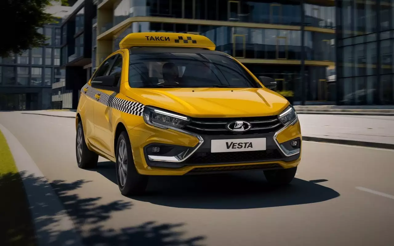 Названы модели Lada, которые заменят иномарки в такси