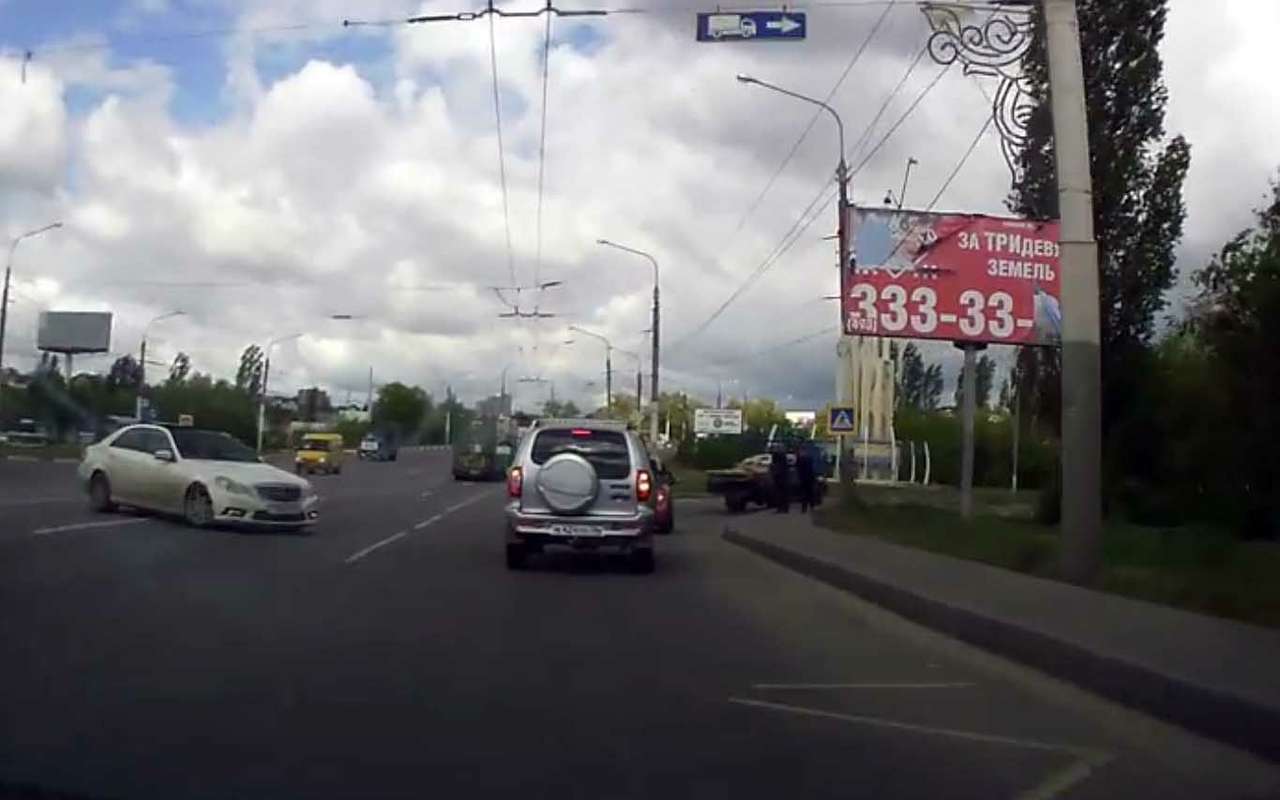 Неадекват выехал на дорогу (ВИДЕО)