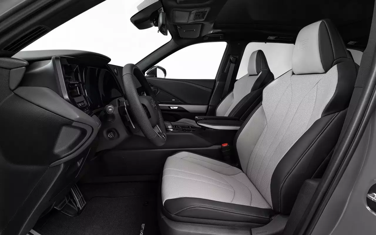 Интерьер Lexus TX 500h F Sport
