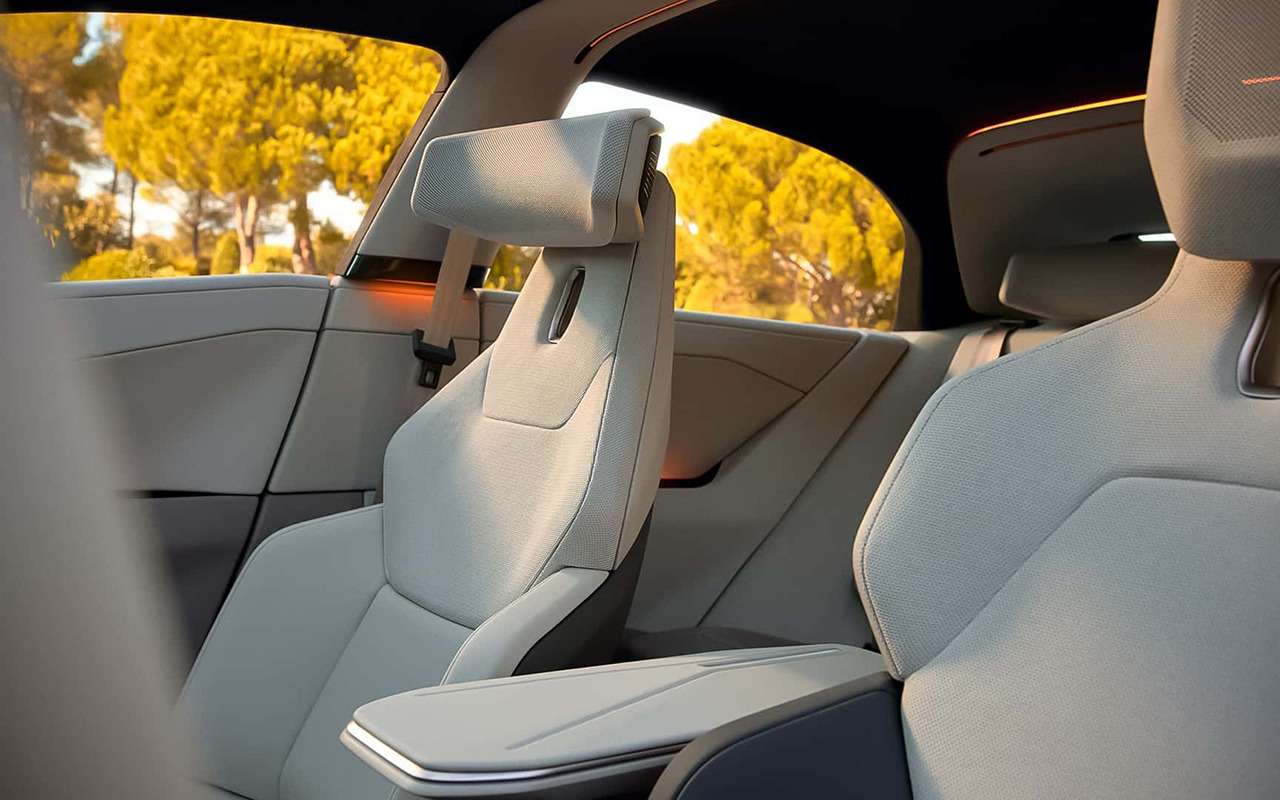 Интерьер Toyota Corolla