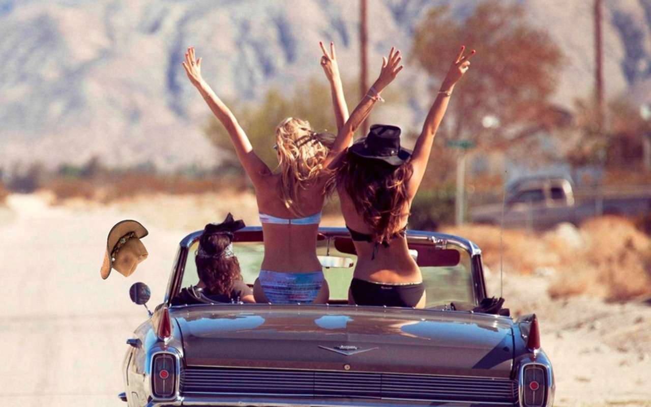 Две девушки без прав угнали авто у знакомого и сняли все на видео