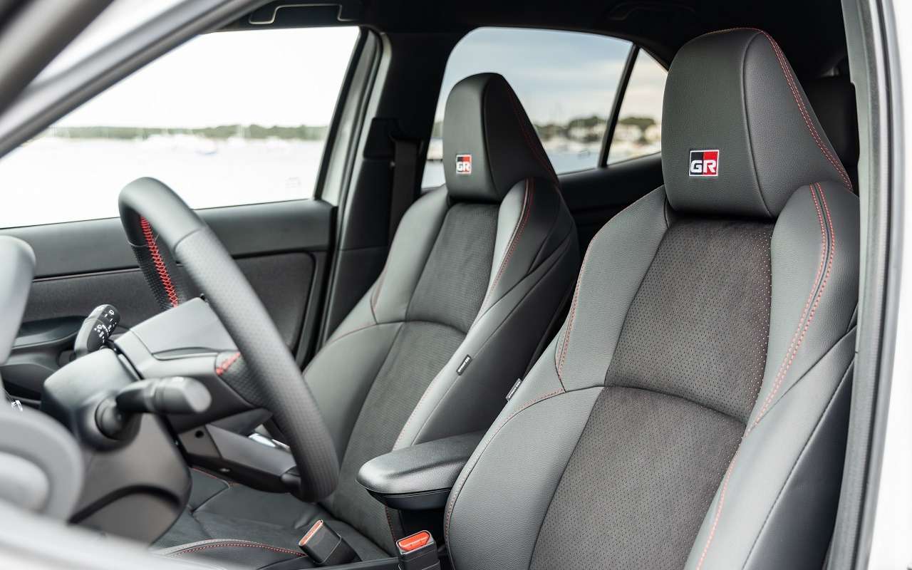 Интерьер Toyota Yaris Cross