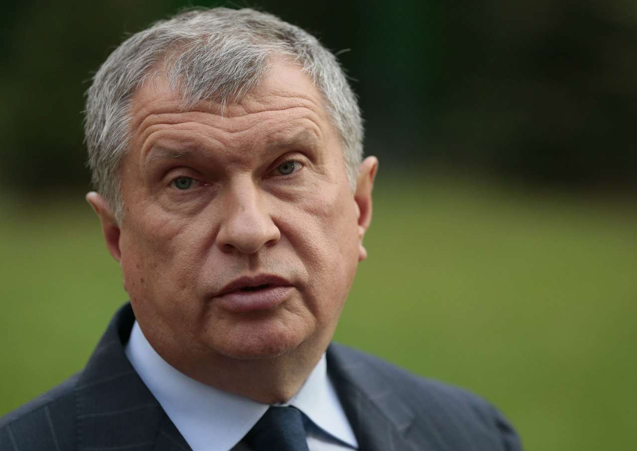 Игорь Сечин предупреждает о дефиците бензина в России к 2017 году