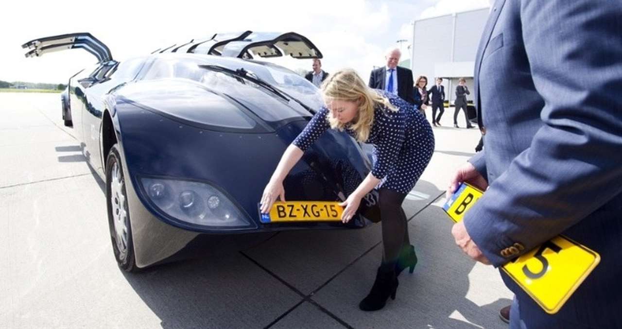 Суперавтобус на электротяге получил номера