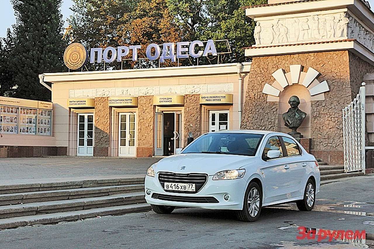 Проходная Одесского порта 
выглядит очень нарядно 