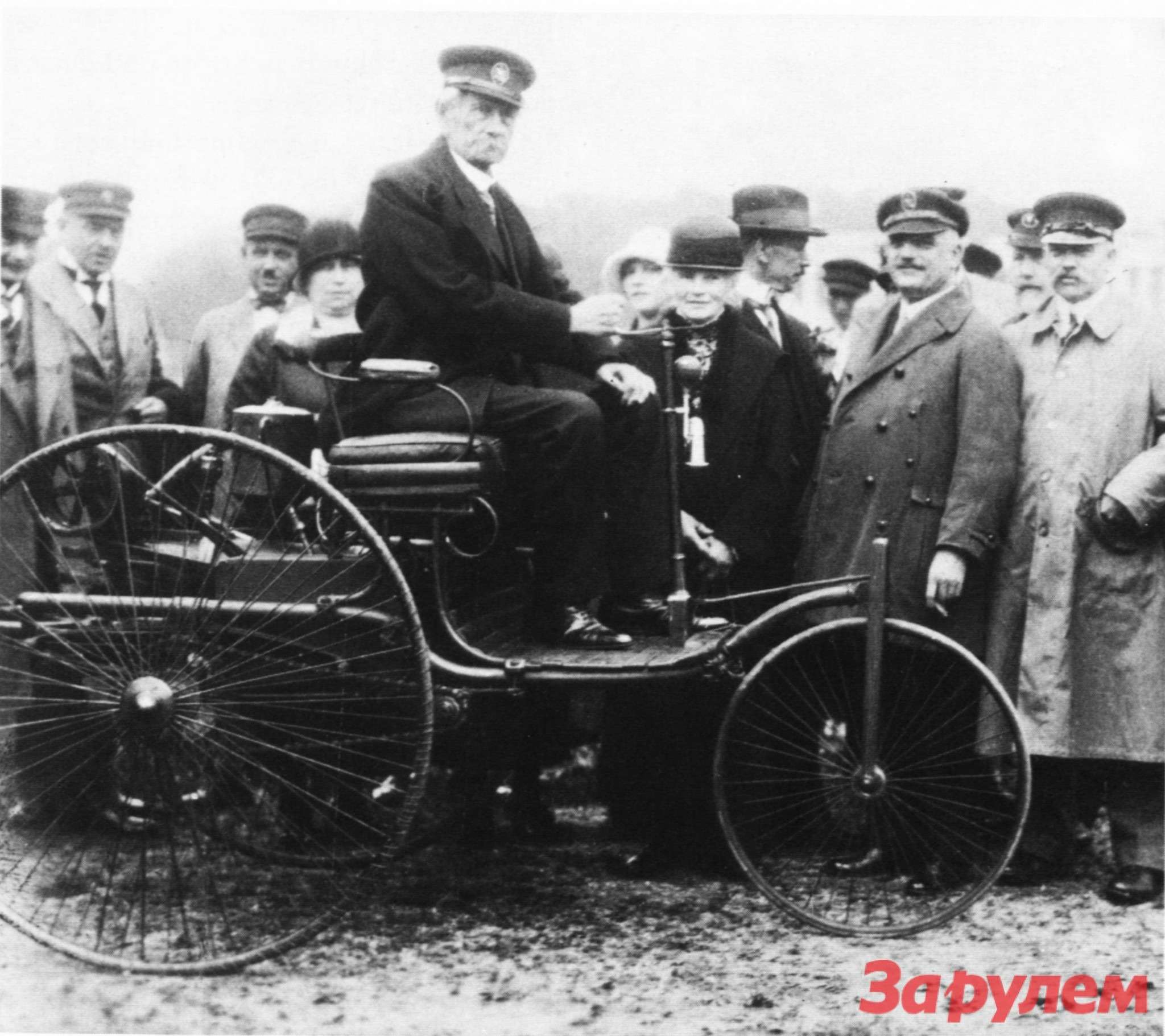 Создатель автомобиля. Карл Бенц автомобиль 1886 года. Автомобиль Карл Бенц 1885 год. Карл Бенц первый автомобиль. Motorwagen Берта Бенц.