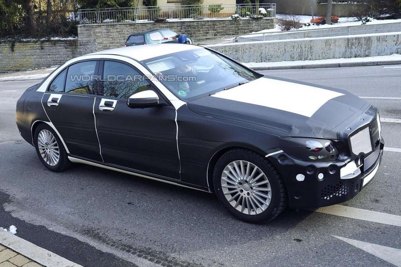 Новый седан Mercedes C-class показал свое «тело»