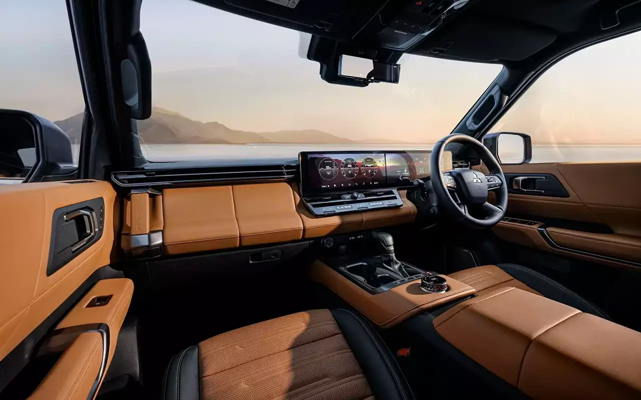 Интерьер нового Mitsubishi Pajero
