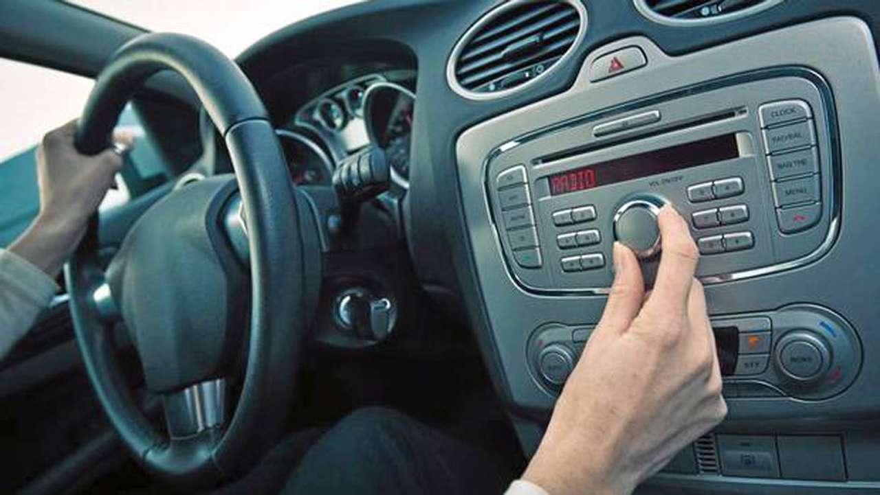 Опрос ЗР: едем в автомобиле, слушаем музыку