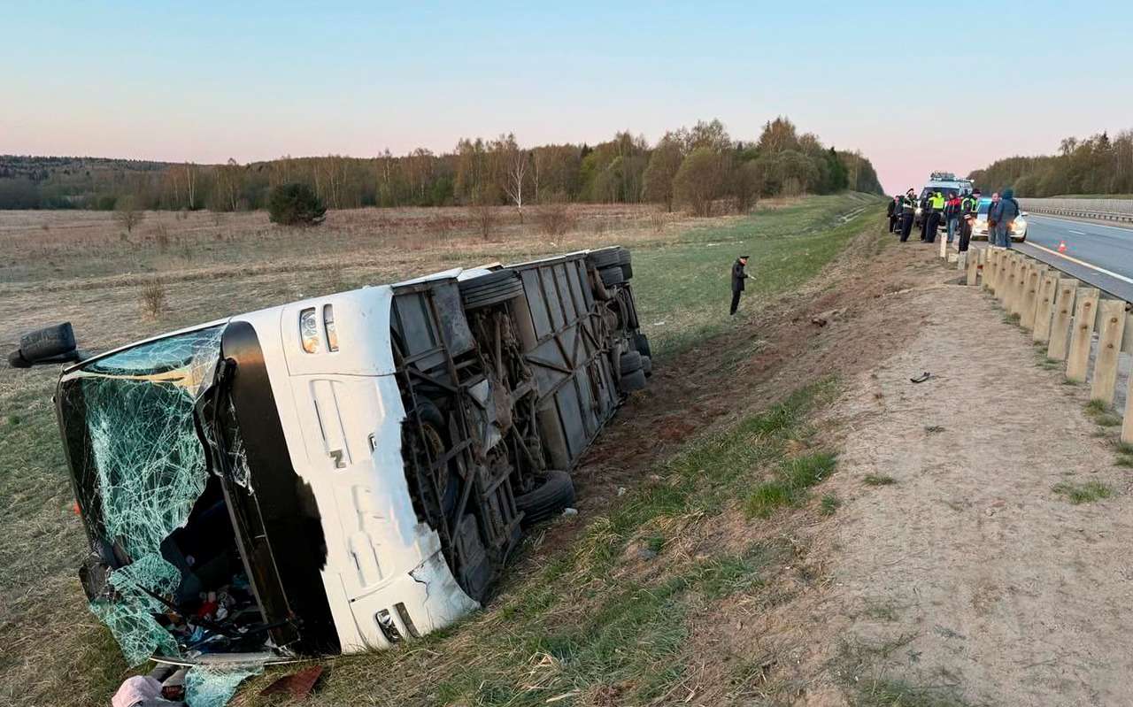 Во Владимирской области перевернулся автобус с людьми : подробности аварии