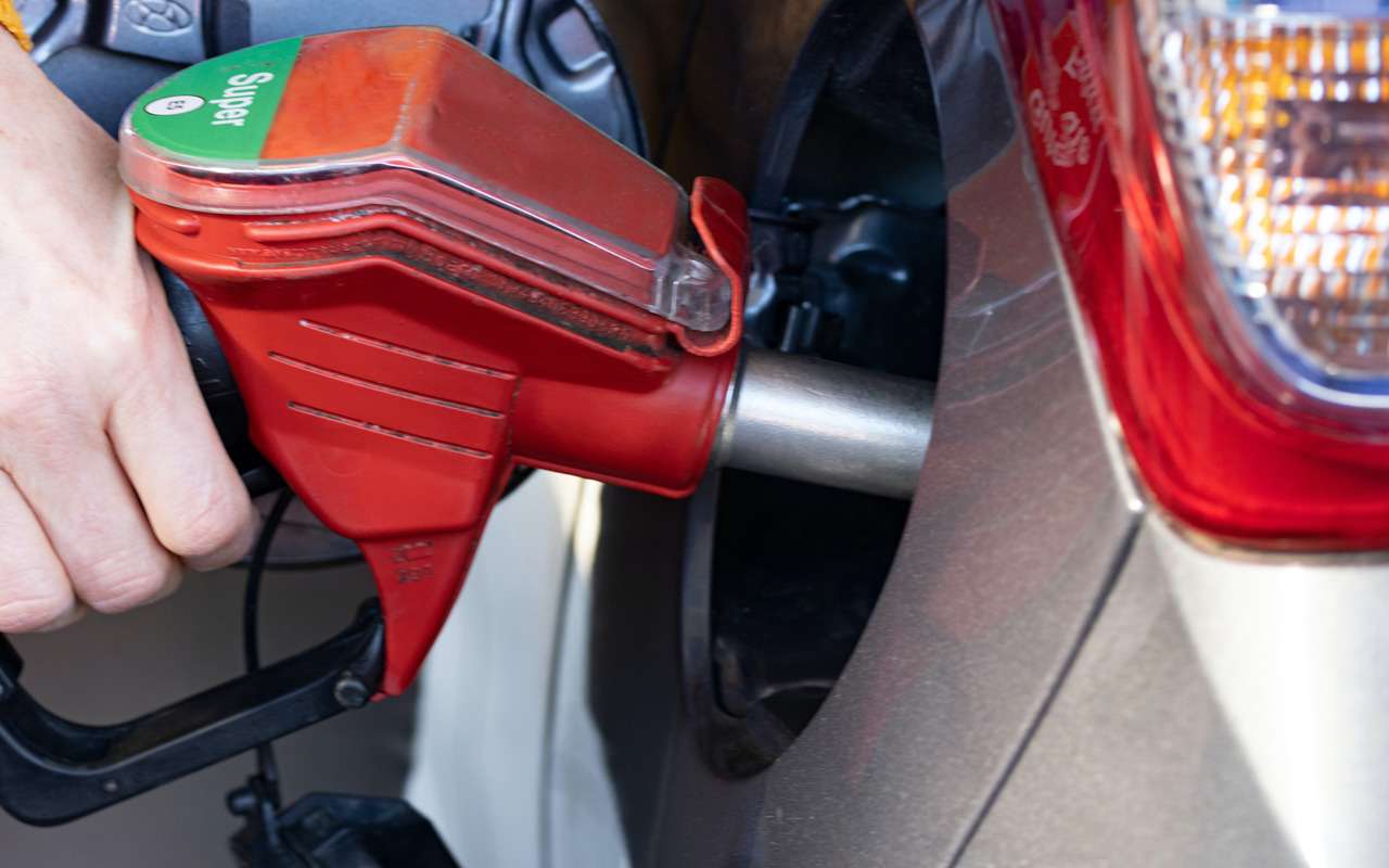 Эксперт объяснил, как на самом деле работает «улучшенный» бензин