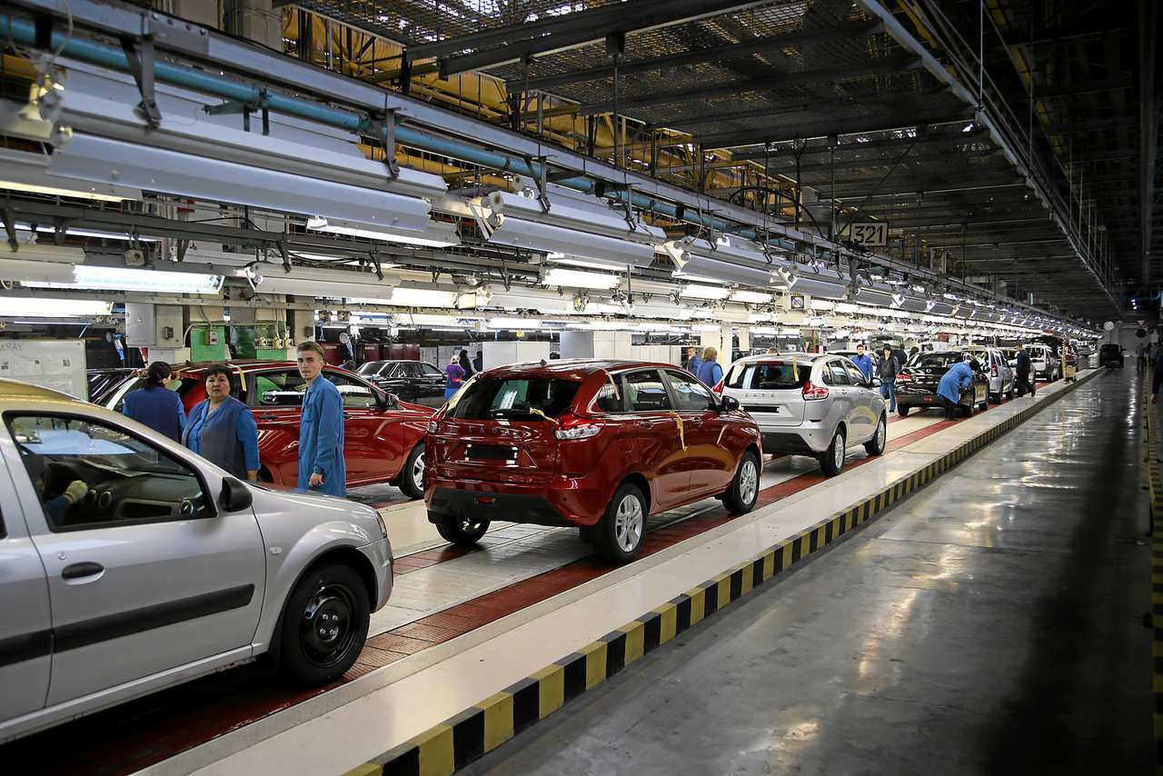 АВТОВАЗ останавливает производство на три недели