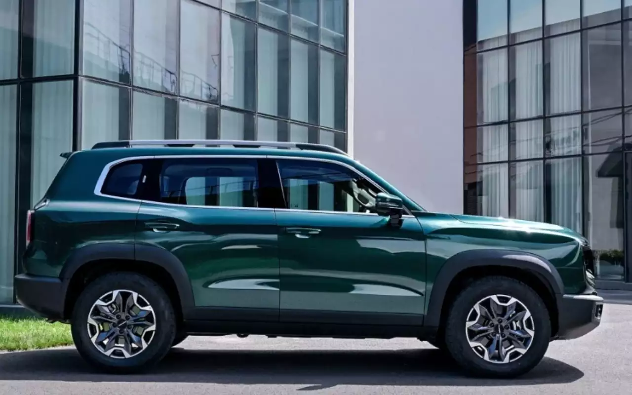 Брутальный кроссовер стал мощнее и обновился для РФ — вот что известно