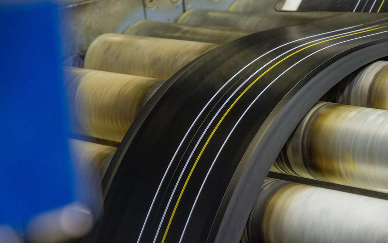 Разноцветные точки и полоски на шинах – у них важное назначение