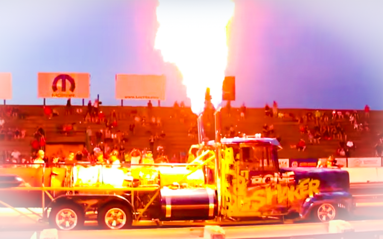 Смотрите, просто улетный грузовик на реактивной тяге