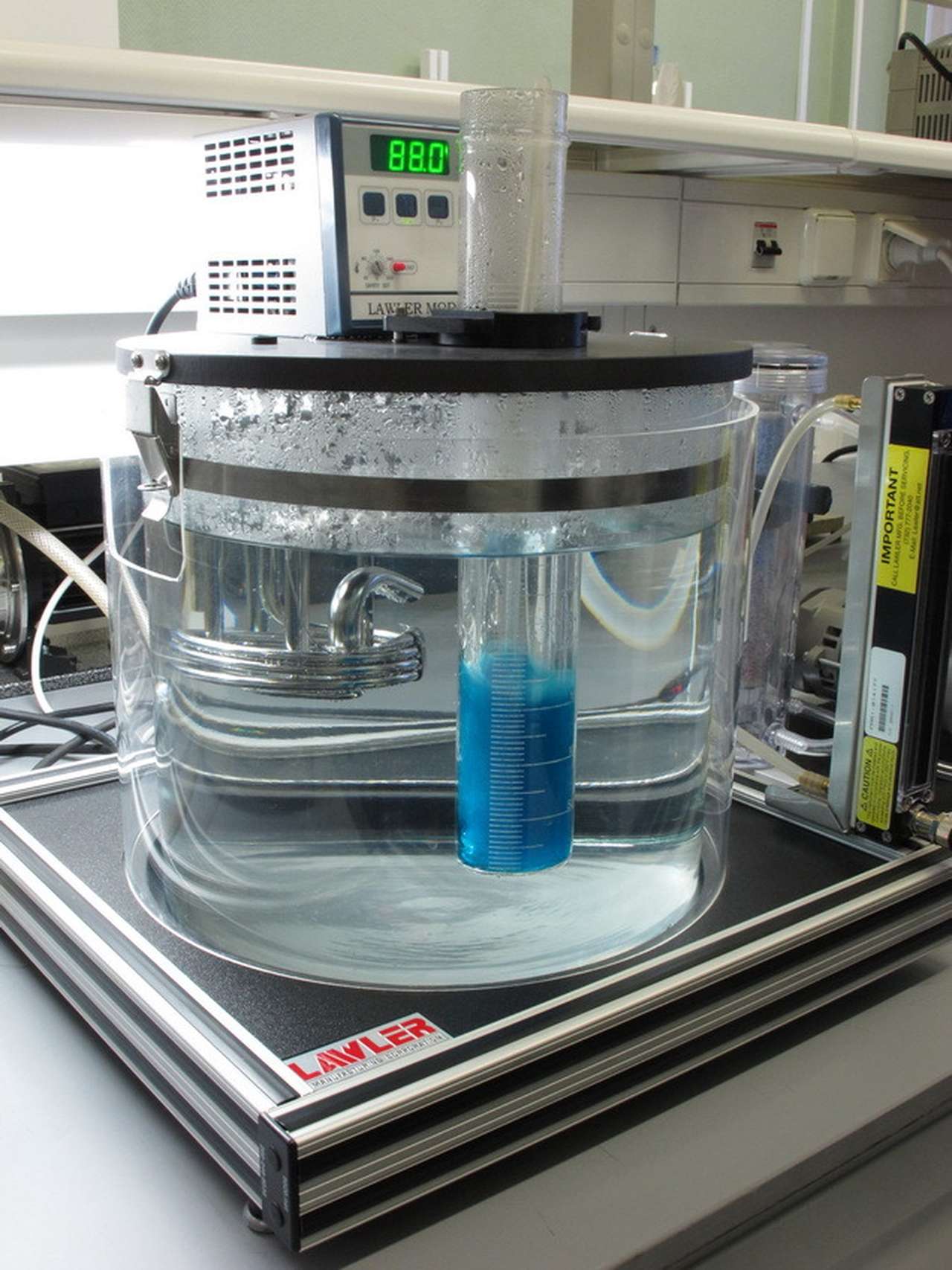 Можно ли добавлять в охлаждающую жидкость воду?