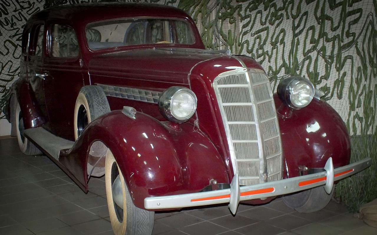 Загадка: сколько прикуривателей было в первом советском лимузине?