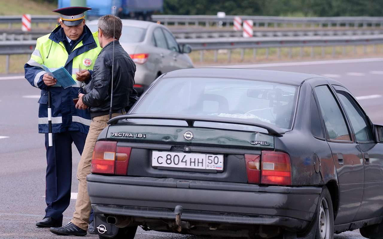 Перегорела лампа в фаре — замените за 72 часа, иначе лишитесь СТС