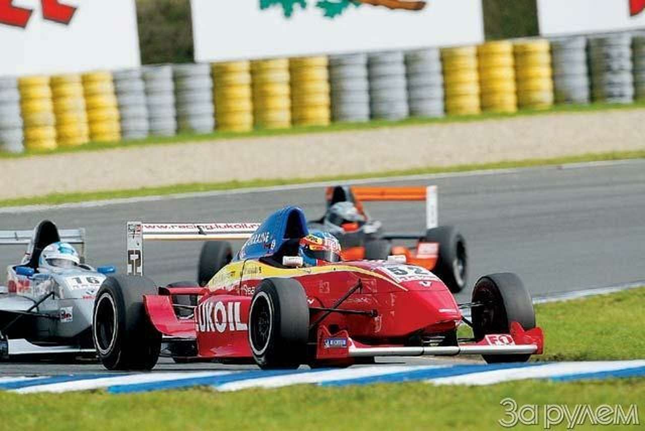 Под крылом «лукойл рейсинг»