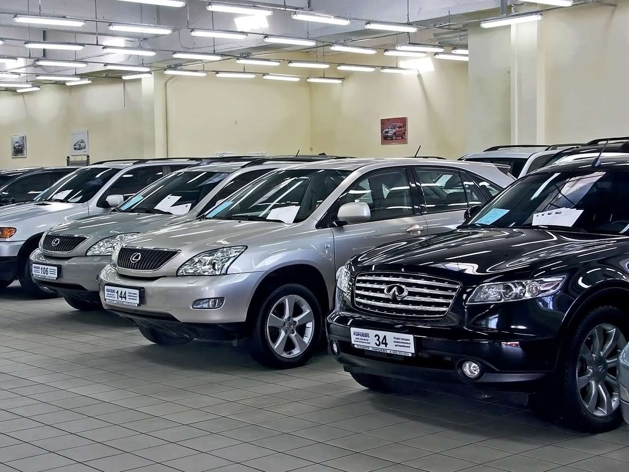 Опрос ЗР: На новые авто люди предпочитают копить, а не одалживать 