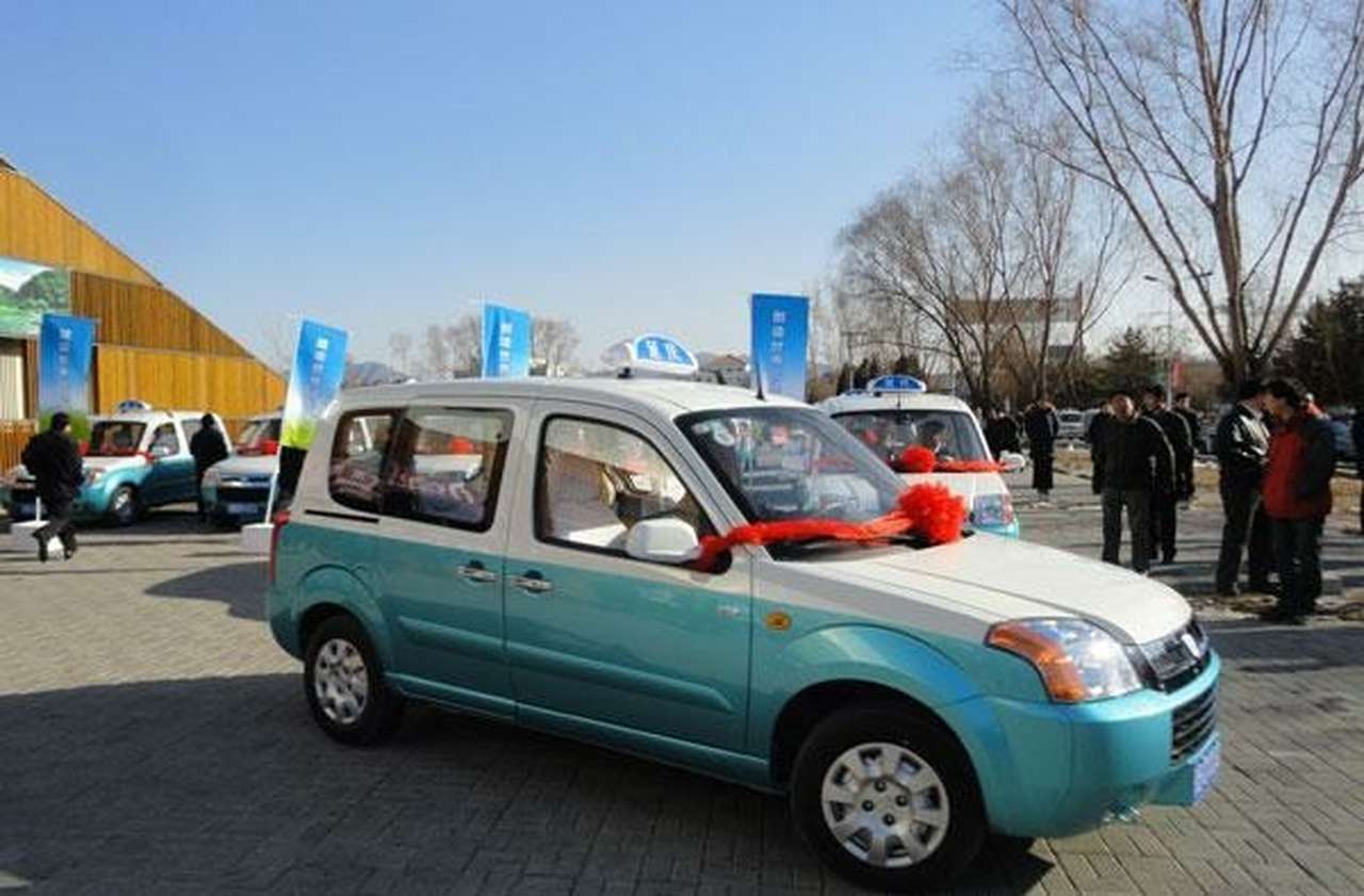 В Пекине появились электрические такси