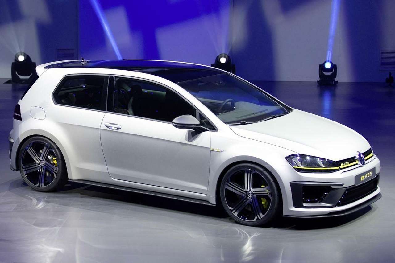 Новая версия VW Golf получит свыше 400 «лошадей»