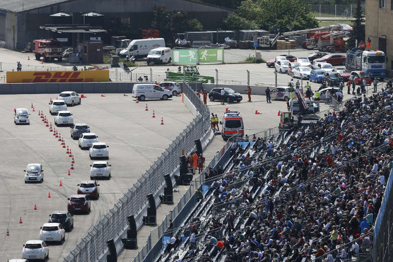 Берлинский парад электромобилей вошел в Книгу рекордов Гиннесса (ВИДЕО)