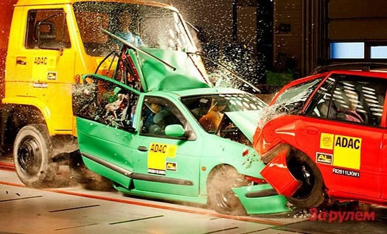 Дорожную пробку испытали в краш-тесте