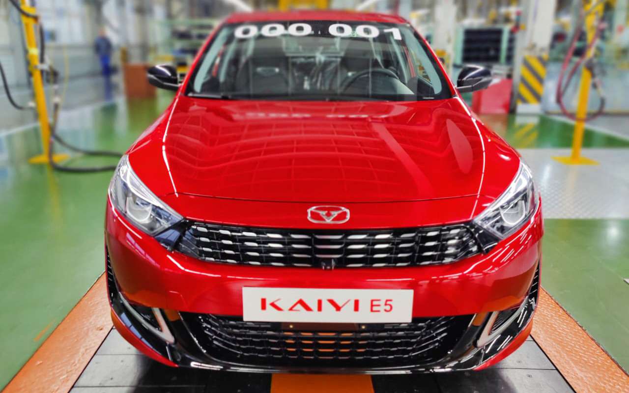 С конвейера «Автотора» сошел первый седан Kaiyi E5