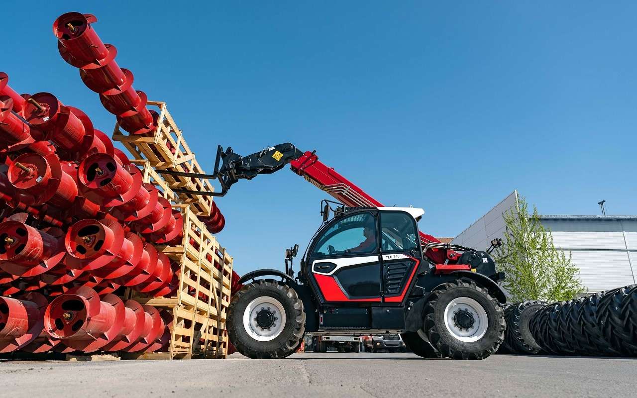 Телескопический погрузчик TLH 740