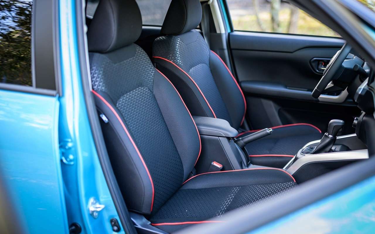 Интерьер Toyota Raize